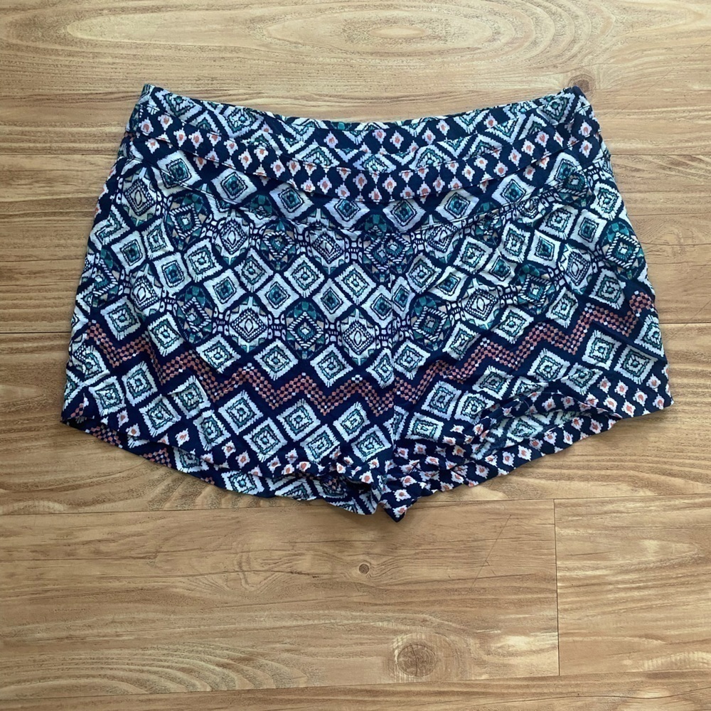 Charlotte Russe Printed Mosaic Shorts with Pocket